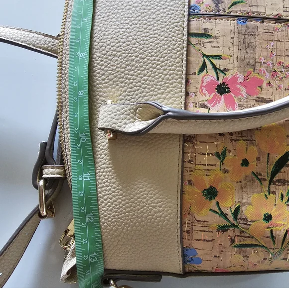 A new bag with tags floral design, kind beige color, - Picture 5 of 10